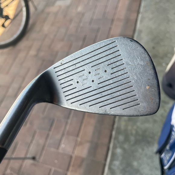 Mizuno ladies pitching Wedge Novel in right hand - Picture 3 of 6